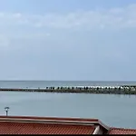 Bellissimo Appartamento Frontemare Con Terrazza