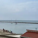 Bellissimo Appartamento Frontemare Con Terrazza